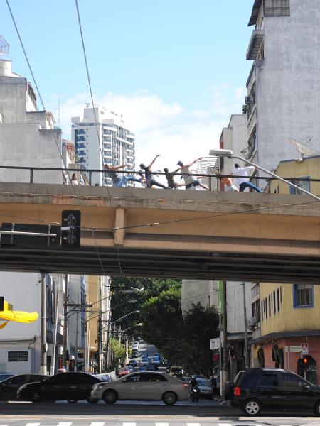 Visão lateral do Minhocão, elevado no centro de São Paulo Visão lateral do Minhocão, elevado no centro de São Paulo