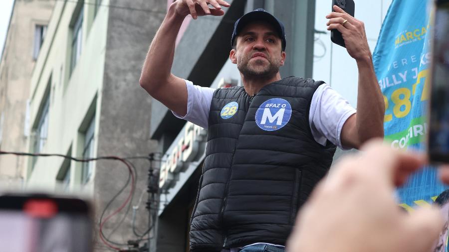 Pablo Marçal em carreata no bairro do Brás; ele tirou a tala da mão após quase três semanas