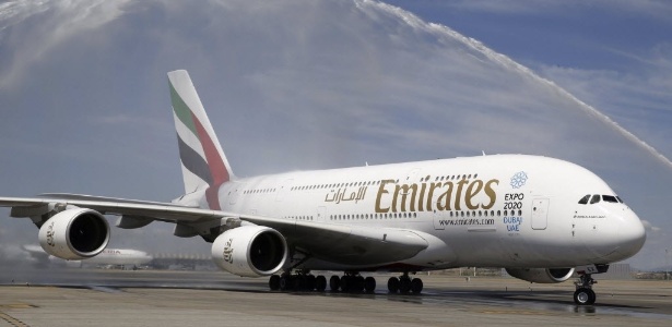 A380 da Emirates; a empresa fará um voo com o avião para o Brasil em novembro - Paco Campos/EFE