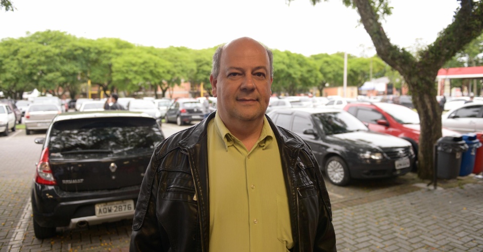 25.out.2015 - Arlindo Freitagi, 48, ex-professor e analista de sistemas, fez a prova do Enem 2015 (Exame Nacional do Ensino Médio) no Paraná para se testar