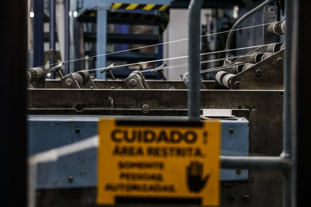 Processo de produção da Bíblia na gráfica da SBB (Sociedade Bíblica Brasileira), em Barueri (SP) - Lucas Lima/UOL