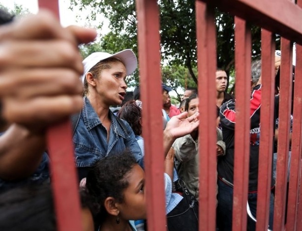 Venezuelanos aguardam vagas em abrigos para refugiados em Boa Vista - Marcelo Camargo/Agência Brasil