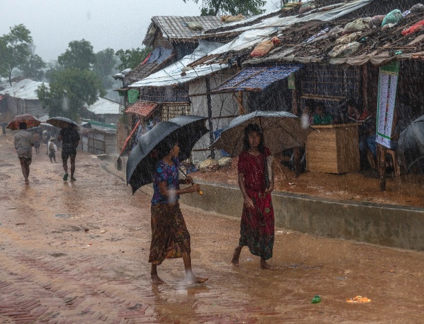 Refugiados rohingya sofrem com fortes chuvas no campo de Kutupalong, em Bangladesh - Rebecca Conway/The New York Times