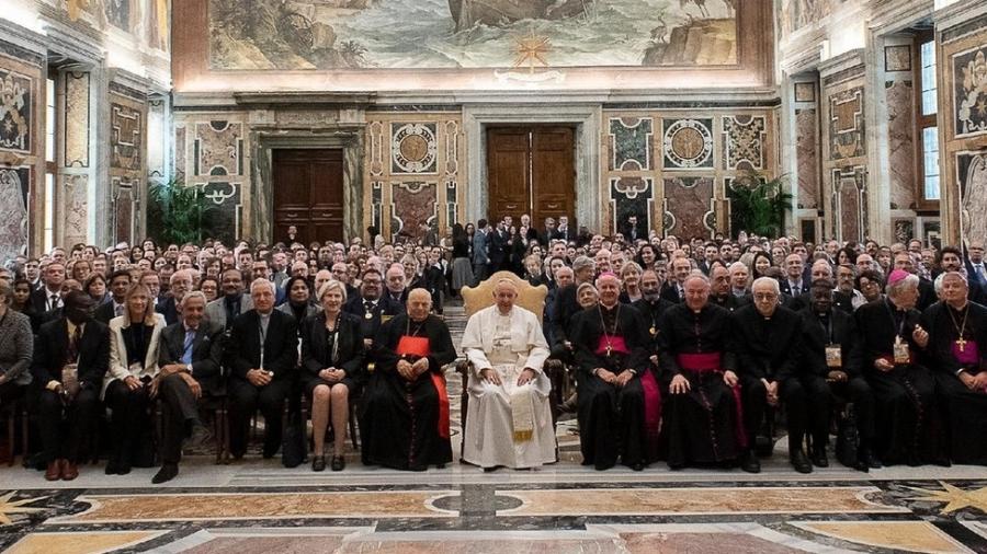Papa Francisco na abertura do encontro da Academia Pontifícia da Vida, que discutiu questões éticas e morais em torno da tecnologia - BBC
