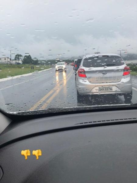 Foto postada por Paloma mostra trânsito em rodovia horas antes do acidente - Reprodução/Redes sociais