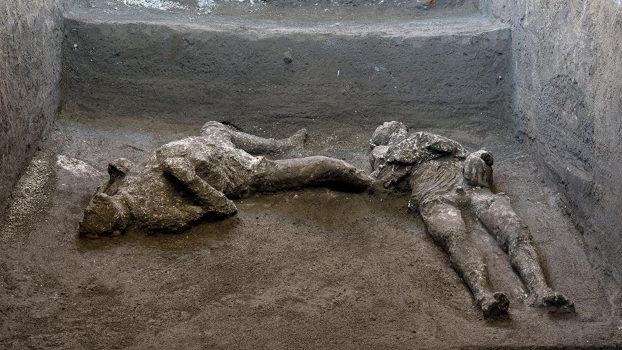Corpos são de dois homens, um de 40 anos e o outro o seu jovem escravo - AFP PHOTO / POMPEII ARCHAEOLOGICAL PARK / LUIGI SPINA