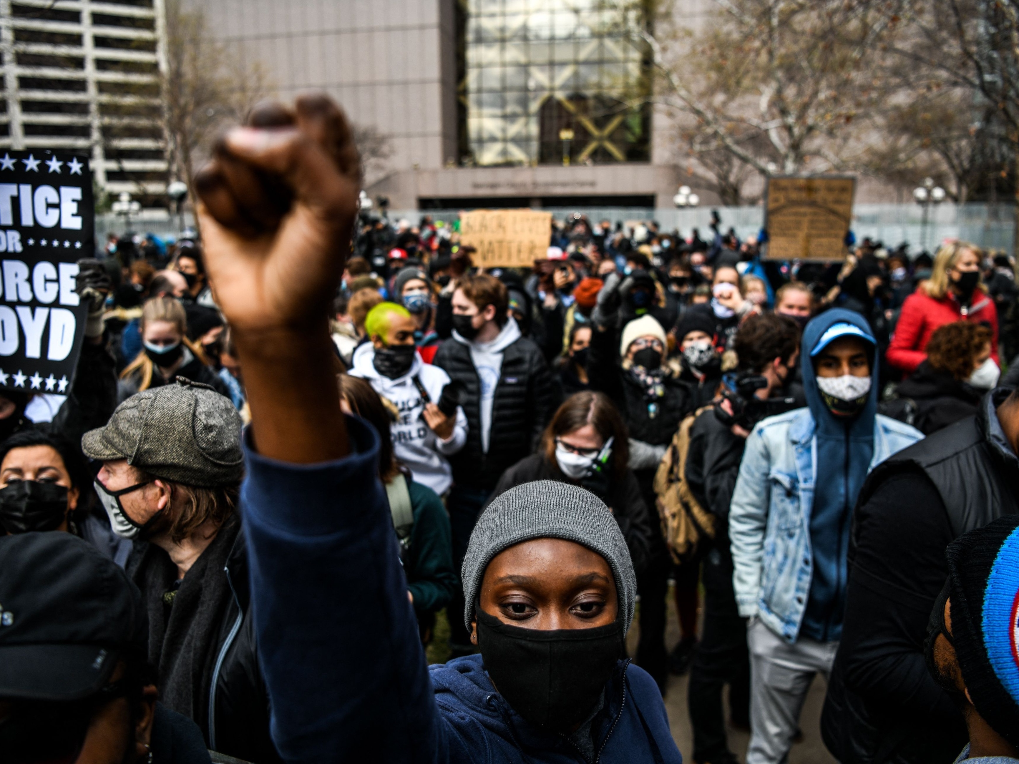 Apesar da justiça para Floyd, desigualdade racial segue asfixiando nos EUA