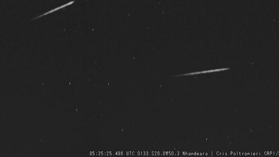 Duas imagens distintas captaram os meteoros no interior de SP - Reprodução/Facebook Bramon via Renato C. Poltronier