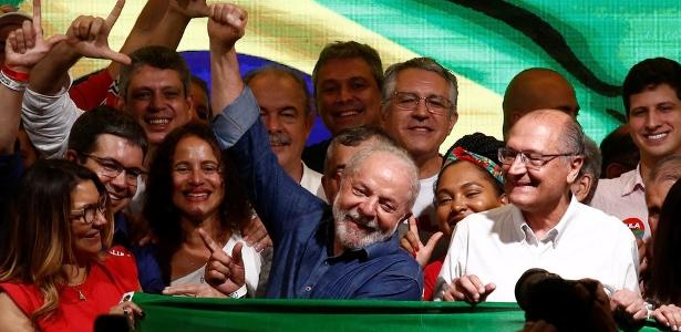 Lula discursa após vencer as eleições