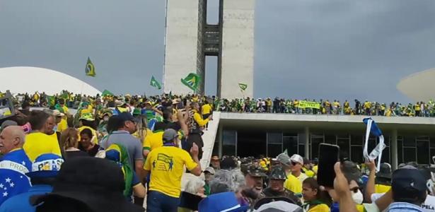 Apoiadores de Bolsonaro invadem o Congresso Nacional