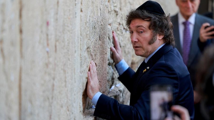 Presidente da Argentina Javier Milei visita Muro das Lamentações, em Jerusalém