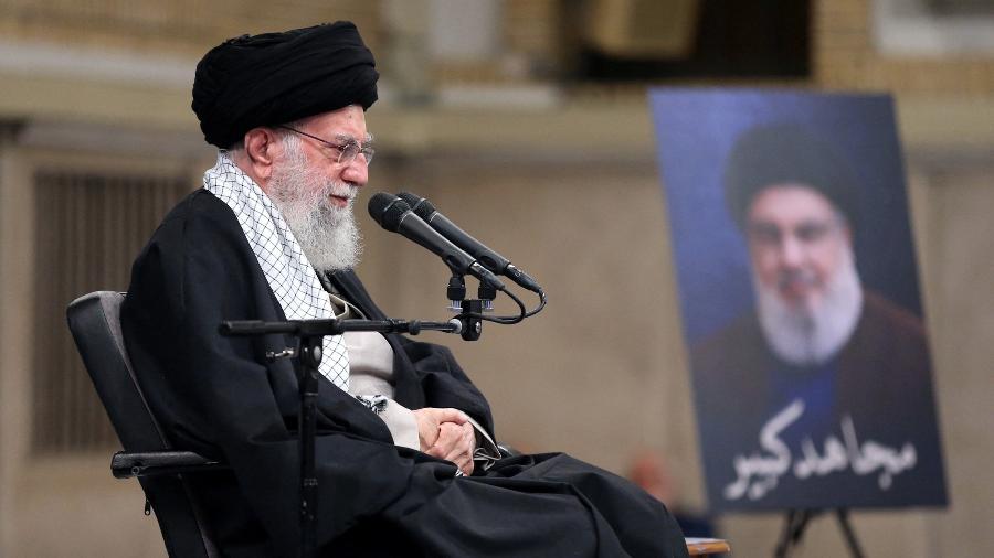 Líder supremo do Irã, Ayatollah Ali Khamenei, fala à imprensa durante encontro em Teerã