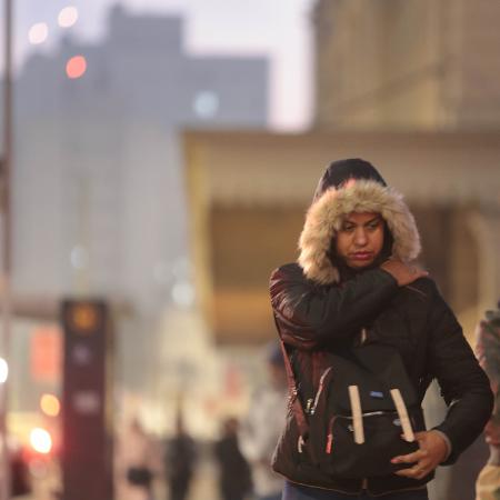 25.jun.2025 - Pessoas enfrentam clima frio na região da Luz, bairro da zona central da cidade de São Paulo 25.jun.2025 - Pessoas enfrentam clima frio na região da Luz, bairro da zona central da cidade de São Paulo