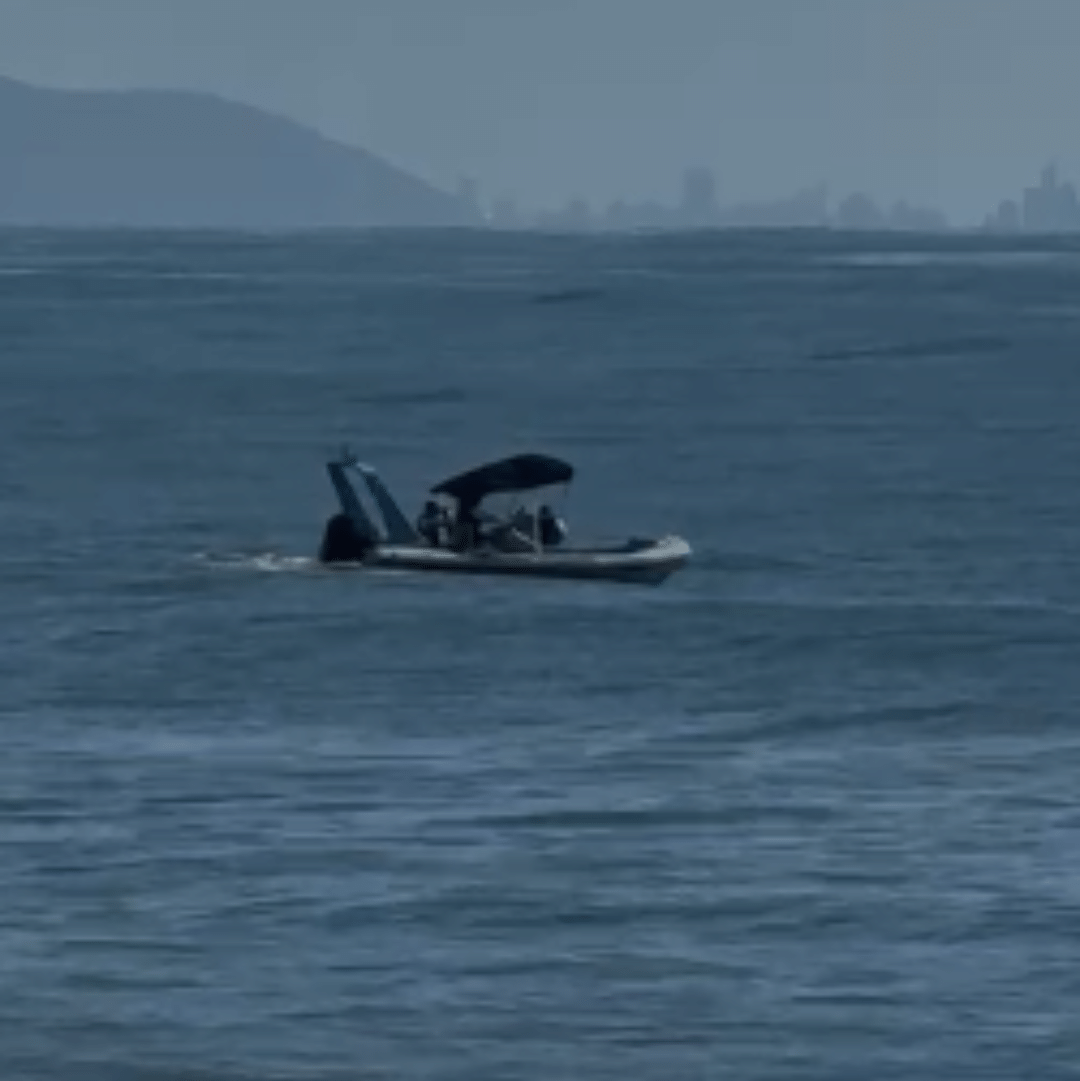 Bombeiros buscam homem desaparecido após ser arremessado por banana boat em SC - undefined