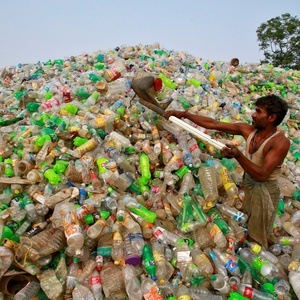 Reciclagem não será solução para crise gerada pelo plástico, diz estudo