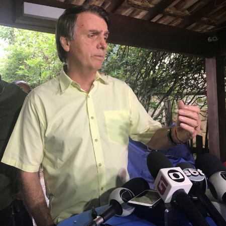O presidente eleito, Jair Bolsonaro, dá primeira entrevista coletiva a jornalistas de diversos veículos - Rodrigo Viga/Reuters