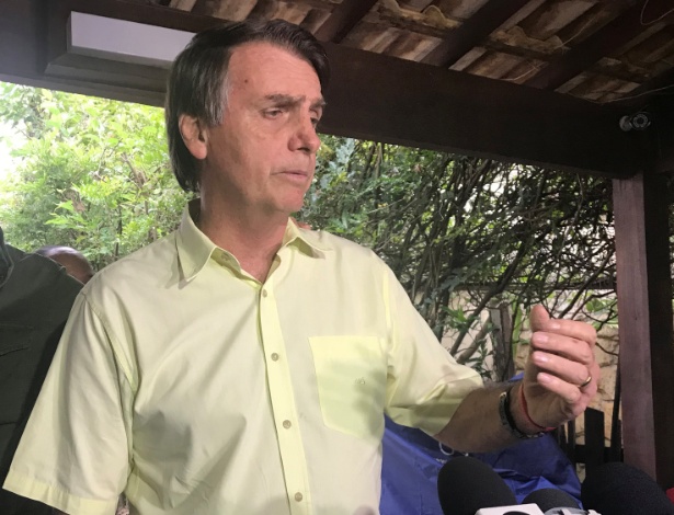 O presidente eleito, Jair Bolsonaro, dá primeira entrevista coletiva a jornalistas - Rodrigo Viga/Reuters