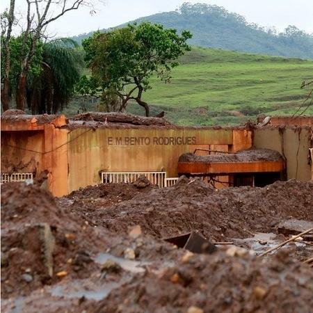 Escola de Bento Rodrigues ficou totalmente destruída pela lama - Rogério Alves/TV Senado