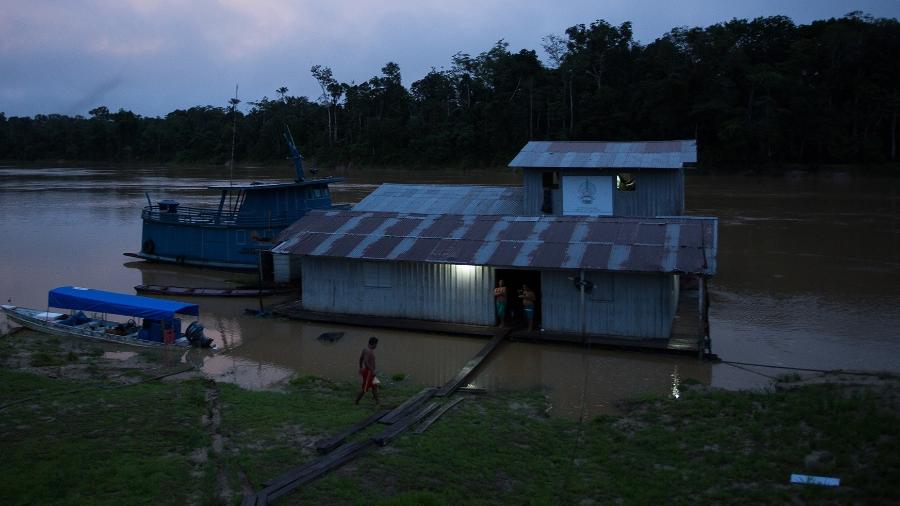 Base flutuante de fiscalização da Funai na confluência dos rios Ituí-Itacoaí, no Amazonas, foi um dos alvos dos disparos na atual escalada de ataques na região - Bruno Kelly/Amazonia Real