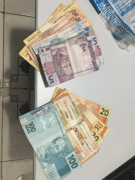 Dinheiro encontrado dentro no cofre  - Divulgação/Polícia Civil