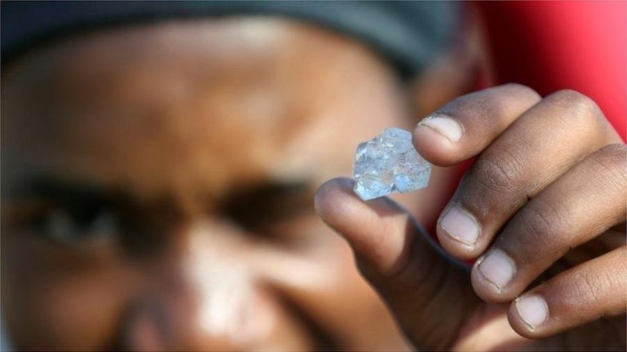 Muitos sul-africanos achavam que pedras encontradas eram diamantes, mas elas eram quartzo - Reuters