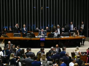 Congresso reforça a ideia de que é um país à parte do Brasil