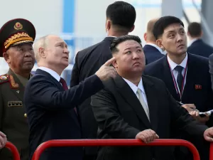 Putin voa à Coreia do Norte com promessa de apoio