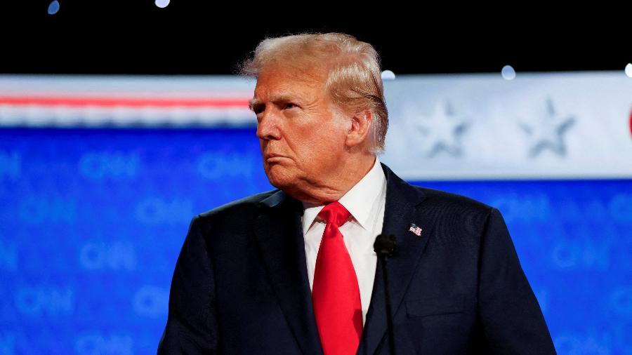 27.jun.2024 - O candidato presidencial republicano e ex-presidente dos EUA, Donald Trump, participa do primeiro debate presidencial organizado pela CNN em Atlanta, Geórgia.