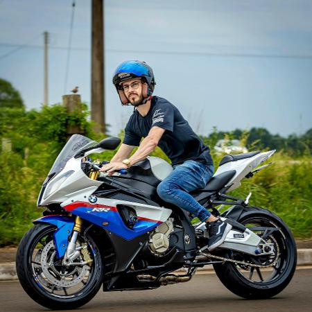 O motociclista Bruno Graeff, 31, pilotava uma BMW, modelo S 1000 RR, quando houve o acidente em SC - Reprodução/Redes sociais