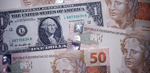 Dólar abre última sessão antes da volta de Trump à Casa Branca em queda