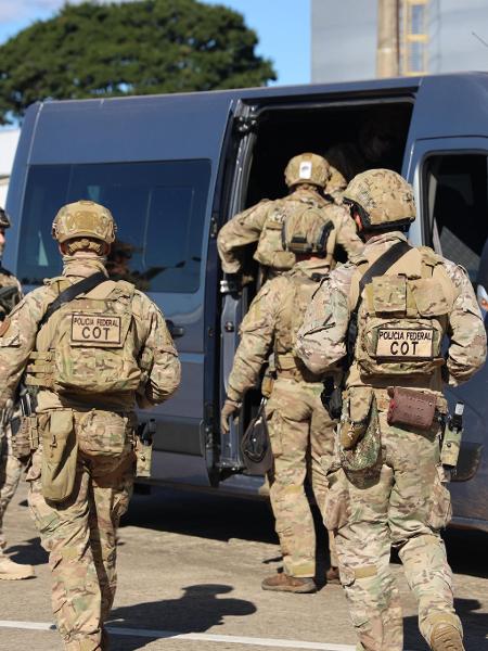 O COT (Comando de Operações Táticas) é o grupo de elite da Polícia Federal. O COT (Comando de Operações Táticas) é o grupo de elite da Polícia Federal.