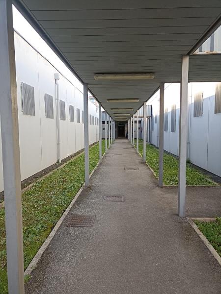 Corredor externo na penitenciária de Rebibbia, onde Zambelli está presa Corredor externo na penitenciária de Rebibbia, onde Zambelli está presa