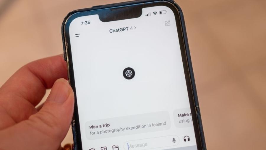ChatGPT, da OpenAI, rodando via aplicativo em um iPhone ChatGPT, da OpenAI, rodando via aplicativo em um iPhone