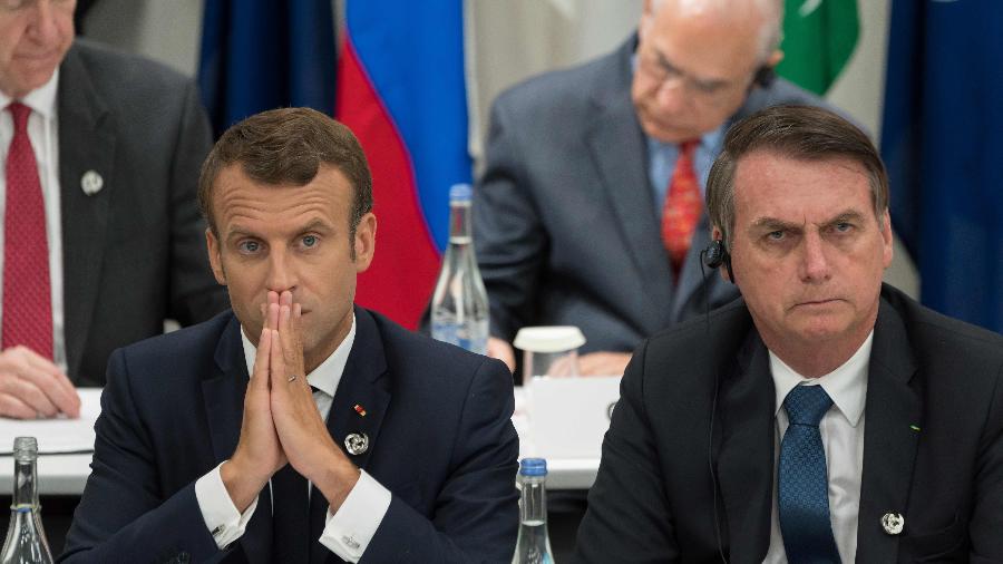 26.ago.19 - Presidente da França, Emmanuel Macron, ao lado de Jair Bolsonaro na cúpula do G20 em 2019 - Jacques Witt/Pool/AFP