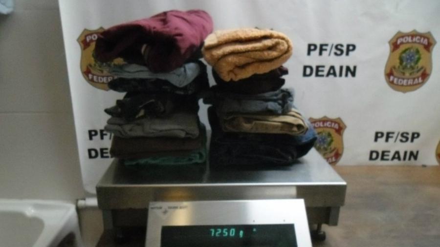 PF prende peruano com 7kg de roupa engomada com cocaína no aeroporto de Guarulhos - divulgação/Polícia Federal