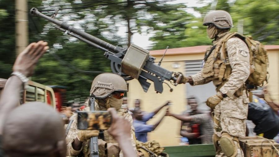 18.ago.2020 - Militares golpistas no Mali - Stringer/AFP