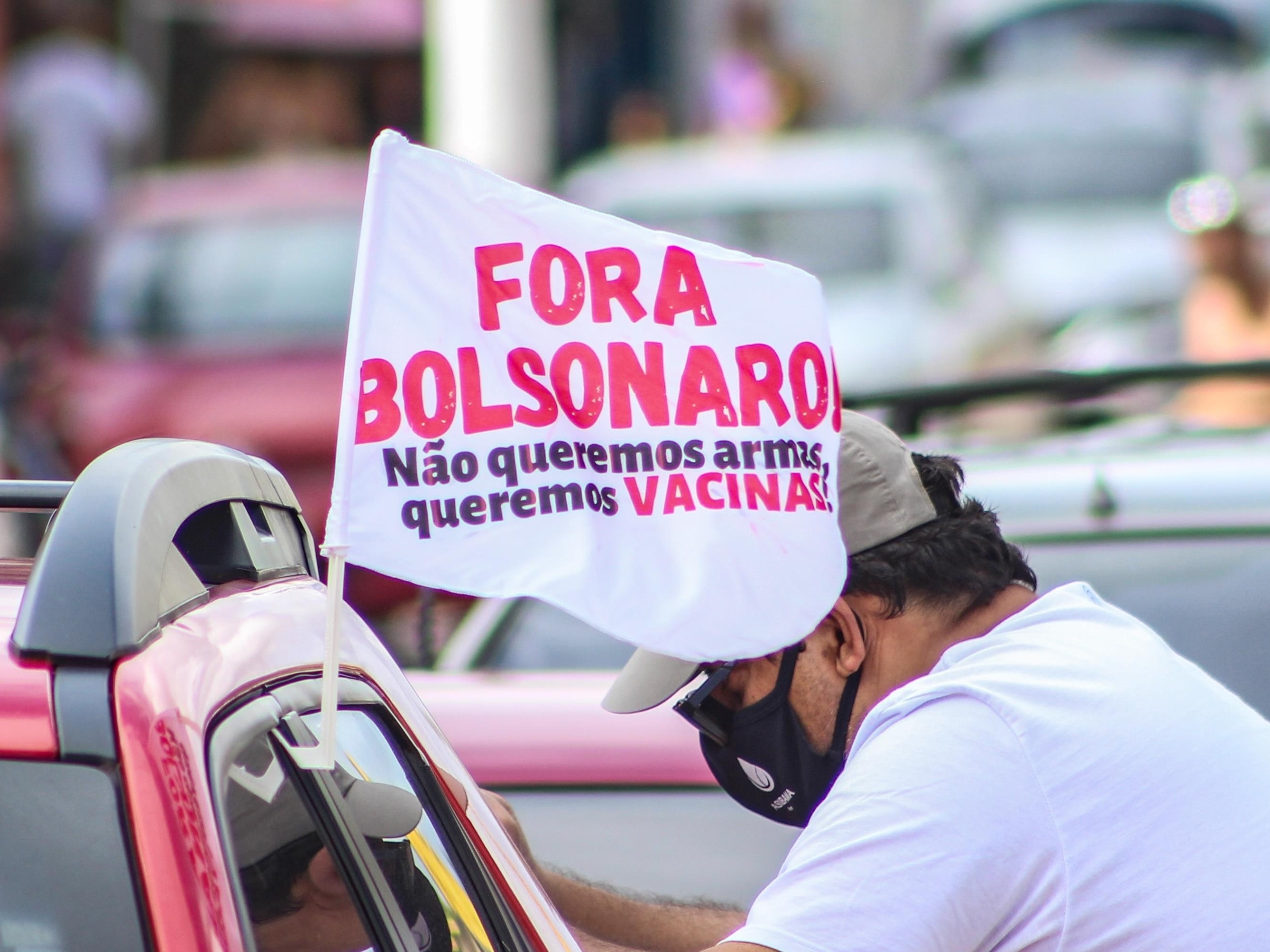 Oposição quer retomar protestos de rua contra Bolsonaro, apesar da pandemia