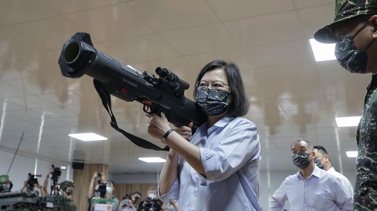 Taiwan president poses with anti-tank rocket launcher in government photo that went viral recently - TAIWAN PRESIDENCY - TAIWAN PRESIDENCY