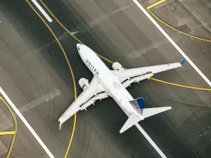 Avião da United Airlines perde roda após decolagem nos EUA