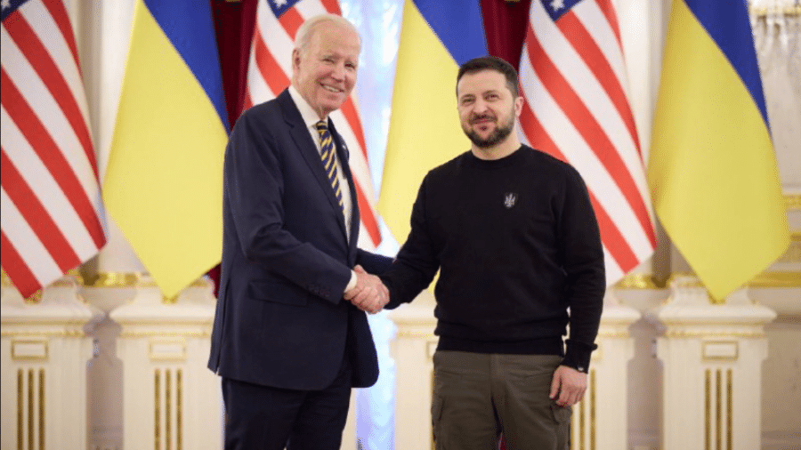 Zelensky recebe Biden em visita surpresa a Kiev em fevereiro de 2023, poucos dias antes de aniversário da invasão russa - Divulgação/Telegram