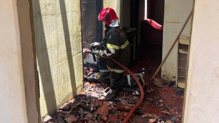Uma briga entre dois irmãos terminou com um incêndio em uma casa neste sábado (25) em Bocaiúva (MG) - Bombeiros/MG