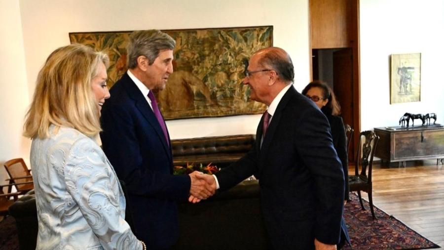 O assessor especial da Presidência dos Estados Unidos para o Clima, John Kerry, com o vice-presidente e ministro, Geraldo Alckmin - Divulgação/Cadu Gomes