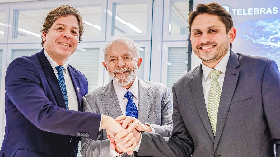 O presidente da Telebras, Frederico de Siqueira Filho (à esq.), o presidente Lula (PT) e o ministro das Comunicações, Juscelino Filho, no Centro de Operações Especiais da Telebras