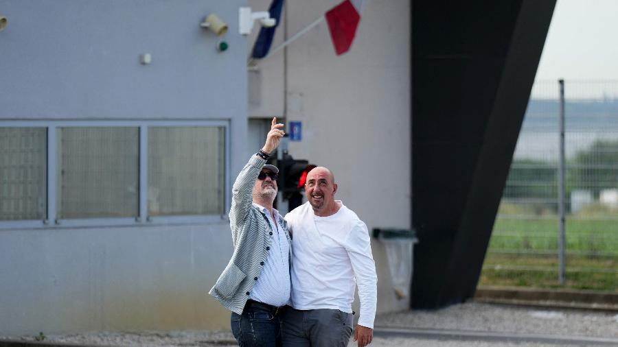 French national Serge Atlaoui (R) is greeted by his lawyer Richard Sedillot as he leave the Meaux-Chauconin prison on conditional release, after spendin almost two decades on death row in Indonesia on drug charges, in Meaux, east of Paris on July 18, 2025. Serge Atlaoui, a 61-year-old welder from Metz, was flown back to France in February after being on death row in Indonesia since 2007. The Frenchman spent almost two decades on death row in Indonesia over drug offences before being returned to France, has been granted a conditional release, prosecutors said on July 15. (Photo by Dimitar DILKOFF / AFP) French national Serge Atlaoui (R) is greeted by his lawyer Richard Sedillot as he leave the Meaux-Chauconin prison on conditional release, after spendin almost two decades on death row in Indonesia on drug charges, in Meaux, east of Paris on July 18, 2025. Serge Atlaoui, a 61-year-old welder from Metz, was flown back to France in February after being on death row in Indonesia since 2007. The Frenchman spent almost two decades on death row in Indonesia over drug offences before being returned to France, has been granted a conditional release, prosecutors said on July 15. (Photo by Dimitar DILKOFF / AFP)