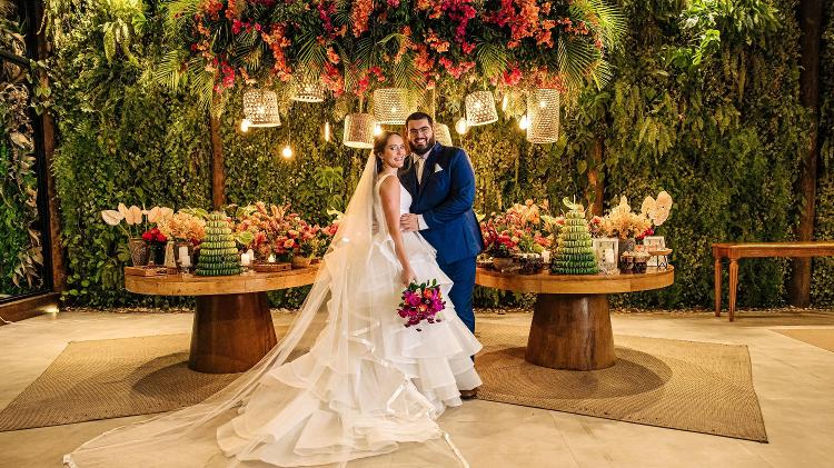 O casamento de Paula Montagner e Guilherme Maluf de Avó foi realizado no espaço Welucci Gardens