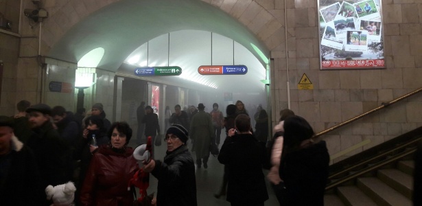 Explosão deixou 14 mortos e dezenas de feridos no metrô de São Petersburgo - vk.com/Xinhua