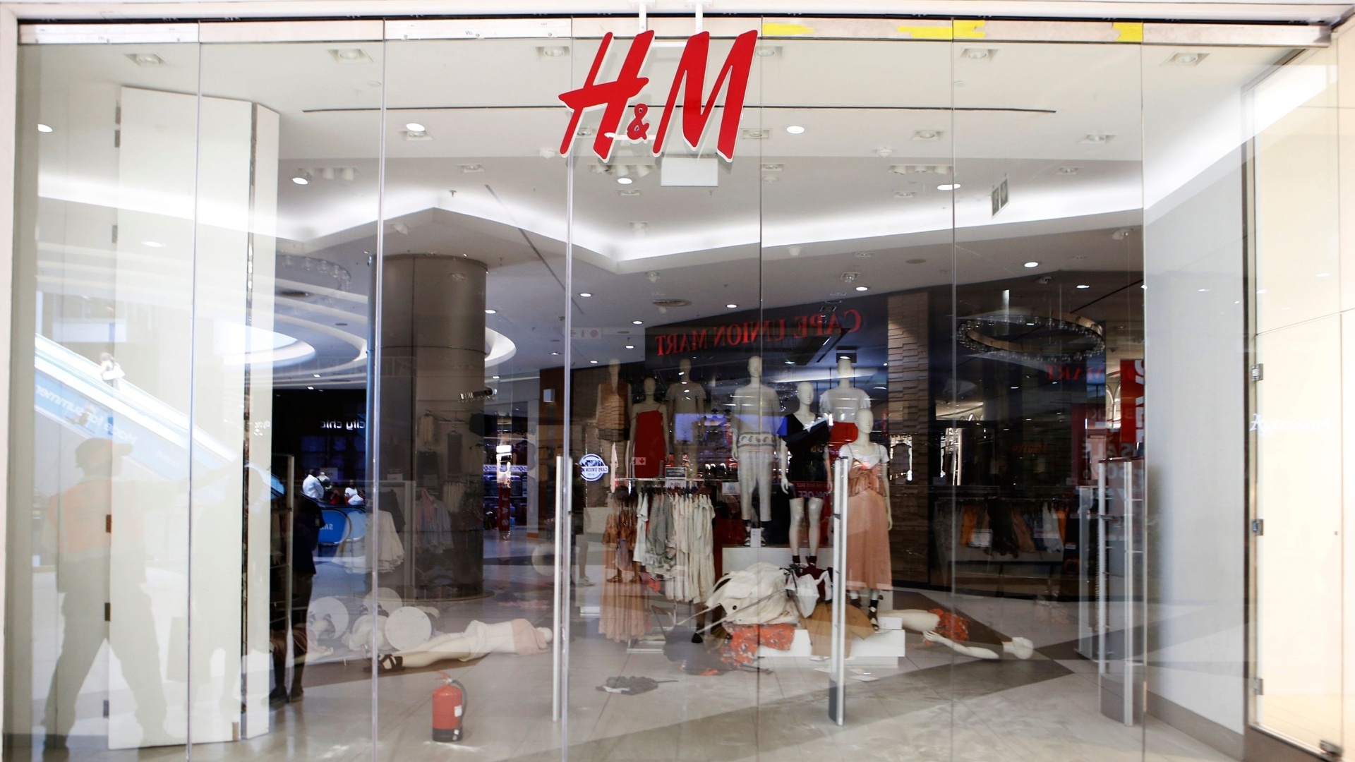 Marca sueca H&M tira do ar e se desculpa por publicidade acusada