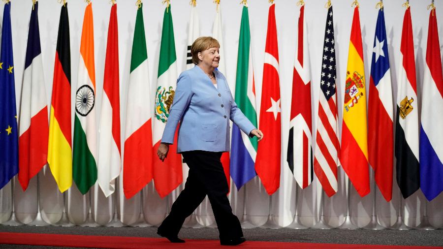 A decisão foi consequência do fracasso de Merkel em impor continuidade ao ramo de seu partido no Estado da Turíngia - Kevin Lamarque/Reuters