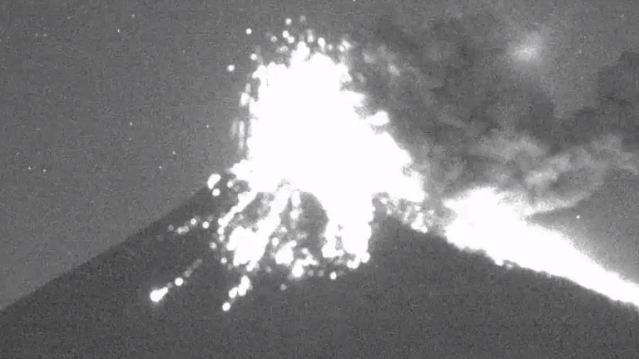 Erupção foi registrada no vulcão Popocatépetl - Reprodução/Twitter