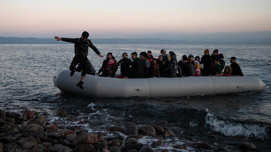 Barco que fez travessia até Ilha de Lesbos: outra embarcação naufragou no trajeto  - Alkis Konstantinidis/Reuters